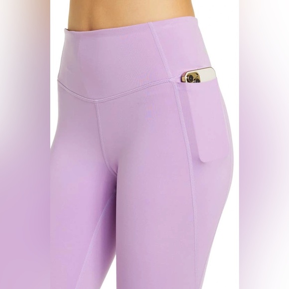 Zella | High Waisted 7/8 pocket leggings - Picture 3 of 5